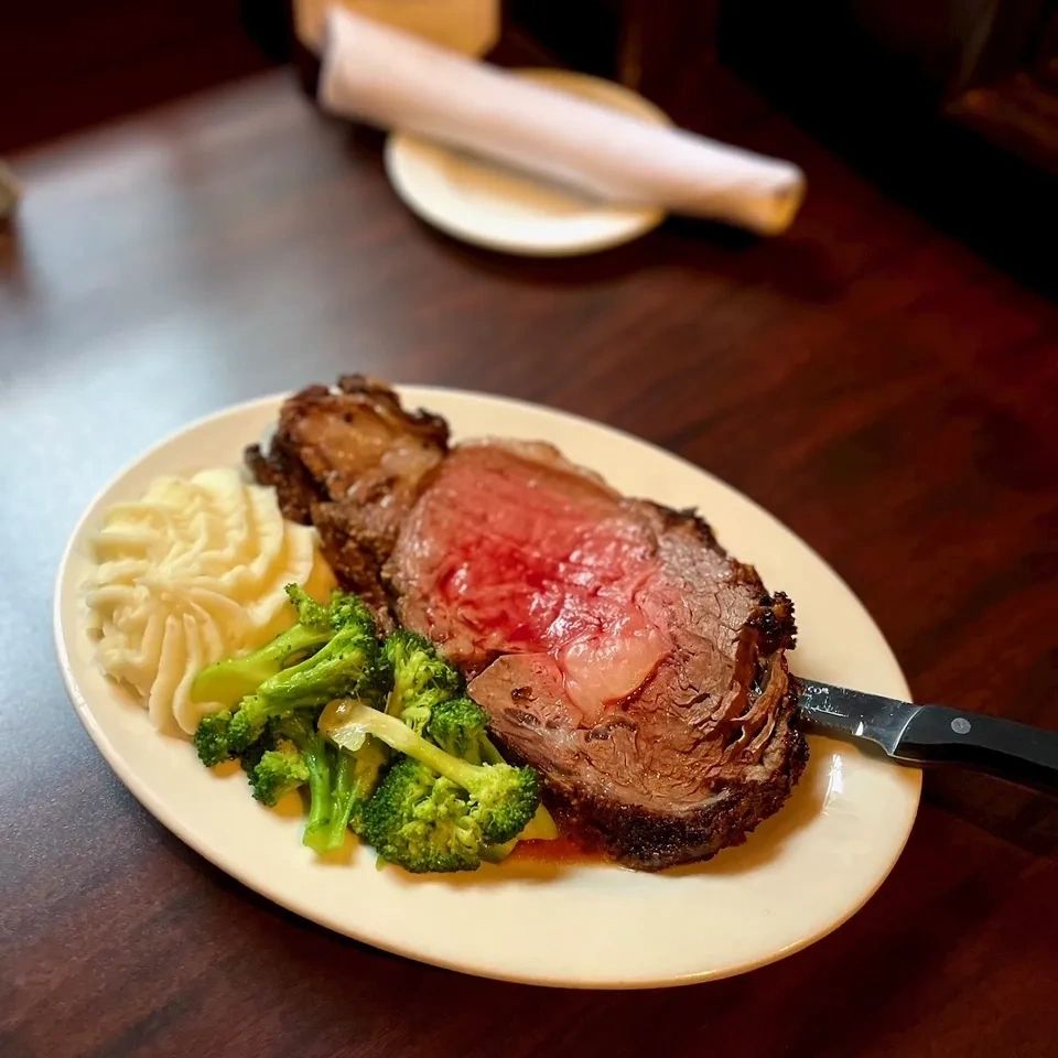 Fine dining steak with mashed potatoes and broccoli